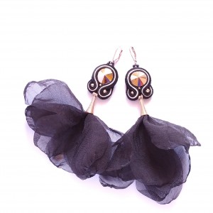 Czarne kolczyki sutasz z kwiatami - Tancerki