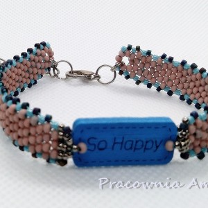 pozytywnie drewno ze szkłem pudrowy różowy beż z błękitem  beading