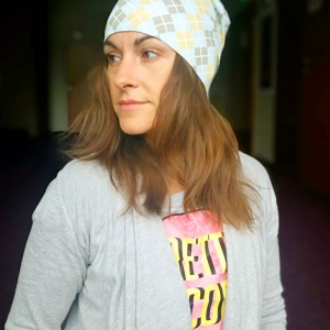 czapka w kolorze granatowym na podszewce uniwersalna