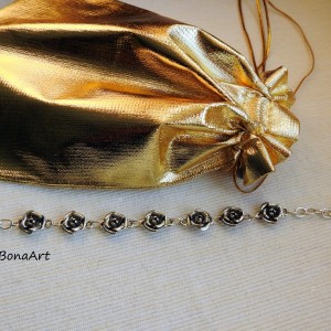 Bransoletka "Małe różyczki" z regulacją.