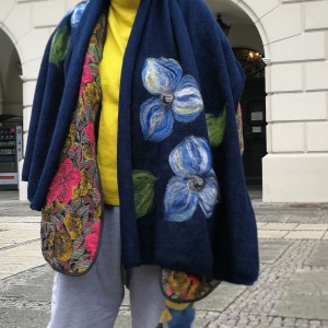 Granatowy szal damski zimowy z wełną merynosów handmade