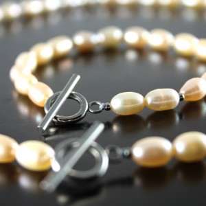 Naszyjnik z brzoskwiniowych pereł naturalnych