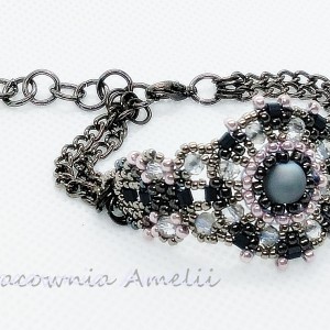 casualowy beading z łańcuszkami