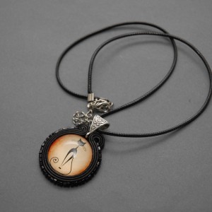 wisiorek sutasz - kot