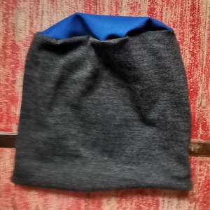 czapka męska grafitowa z niebieskim  na podszewce