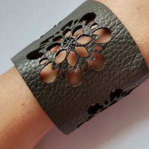 bransoletka szara ze skóry