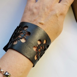 bransoletka czarna ze skóry