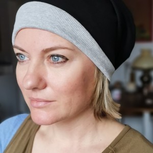 czapka damska szara z czarnym