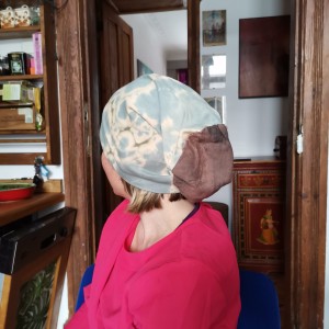 Czapka damska ręcznie farbowana smerfetka