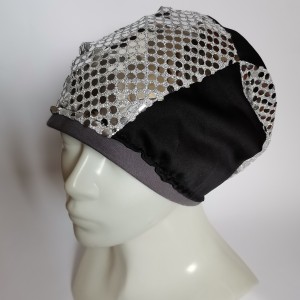 Czapka damska na podszewce cekinowa