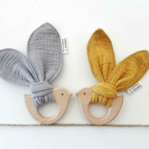 drewniany gryzak ptaszek, organiczny gryzak z drewna bukowego