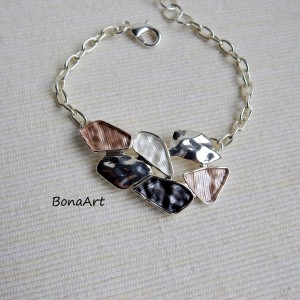 Bransoletka "Grafitowo-perłowa" z regulacją.