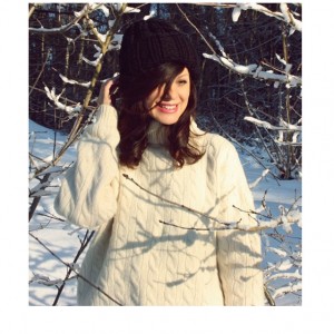 Czarna czapka handmade z wełną