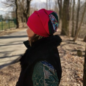 Czapka damska  wiosenna amarantowa