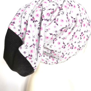 Czapka damska wiosenna w kwiatki