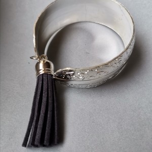 bransoletka metalowa z czarnym chwostem