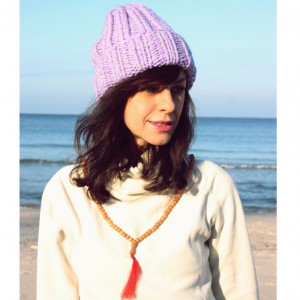 Czapka beanie handmade z wełna kolor liliowy