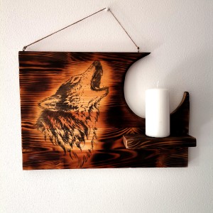 Świecznik wiszący drewniany opalany z wilkiem