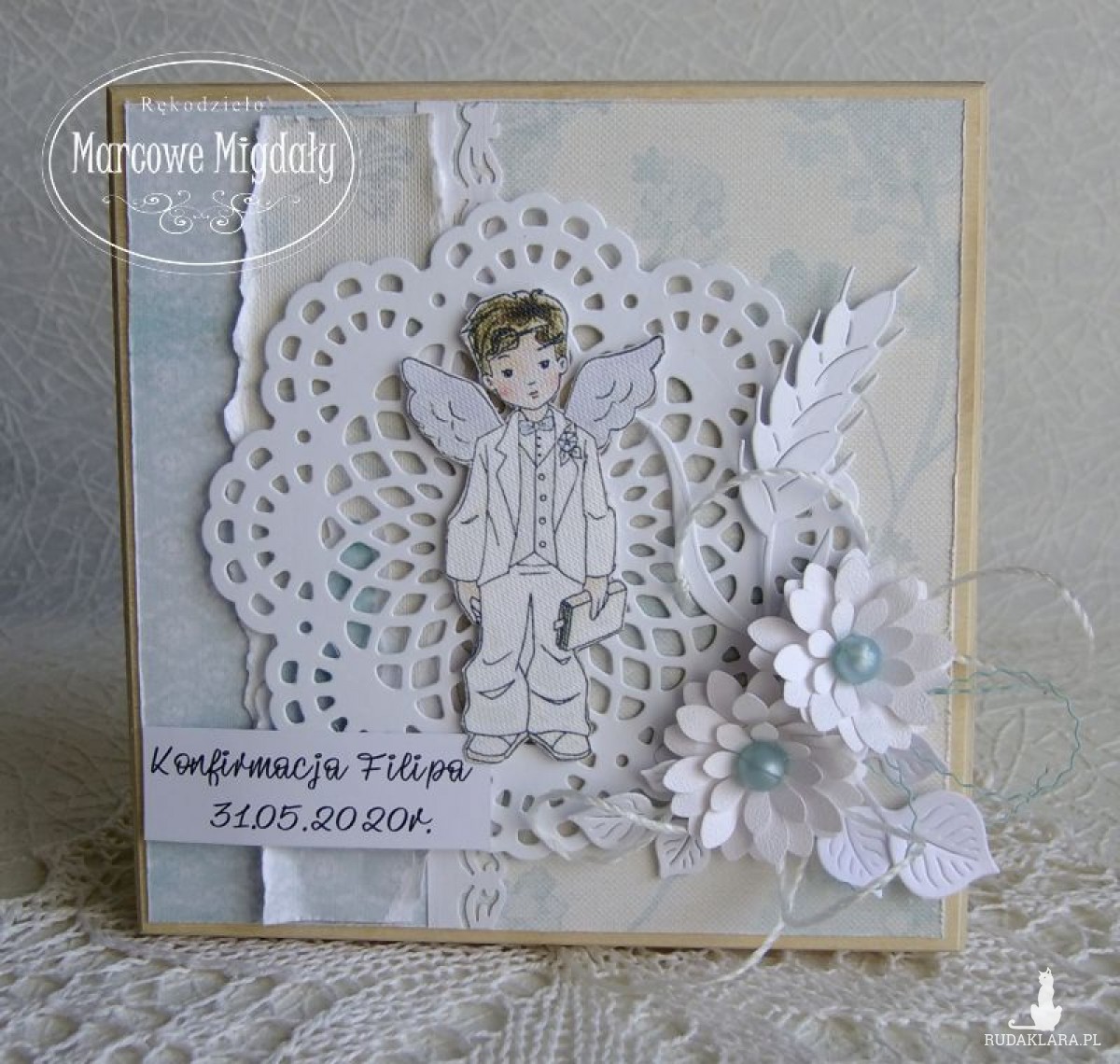 Drewniana kartka pamiątka z okazji Pierwszej Komunii lub Konfirmacji