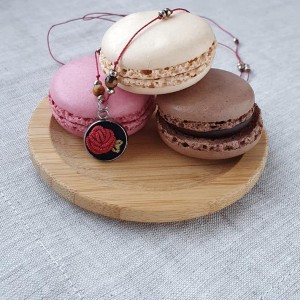 Długi naszyjnik z różą i kamieniami naturalnymi