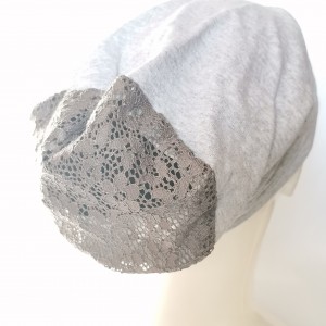 Czapka damska  wiosenna z koronka