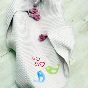 Haftowany kocyk wafelkowy z chwostami