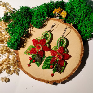 Słoneczna łąka -  czerwono - zielone kolczyki sutasz i kwiat z haftu koralikowego