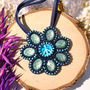 Aoi Hana - wisior z koralików kwiat z pacyfką