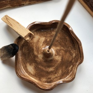 PALOLOPULI podstawka na kadzidełko