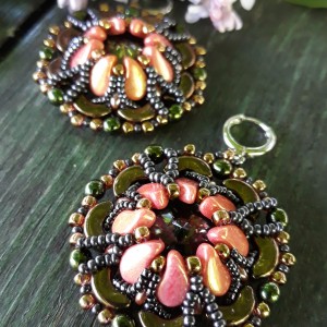 ,,rozetki w różu i brązie,,