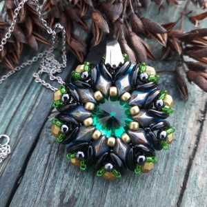 ,,kryształ w oplocie,, wisior