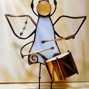 Aniołek witrażowy 3D bębenek