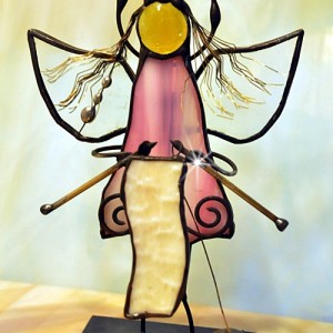 Aniołek witrażowy 3D dziewiarka