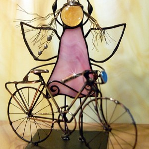 Aniołek witrażowy 3D rowerzysta/rowerzystka