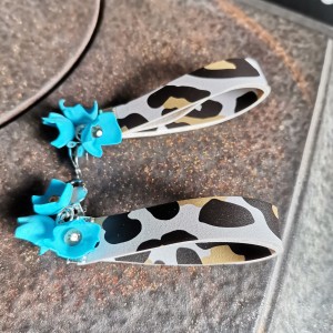 Długie lekkie nakrapiane klipsy