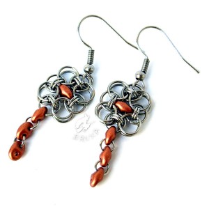 Kolczyki chainmaille z miedzianymi koralikami