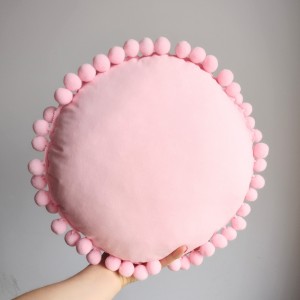 Poduszka okrągła pompony różowe