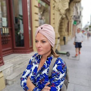 Turban brwi miała jak narty carvingowe, usta napełnione, na spływ gotowe