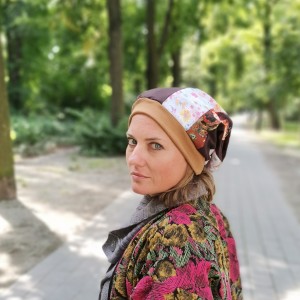 Czapka damska patchworkowa uniwersalna z zającem frida