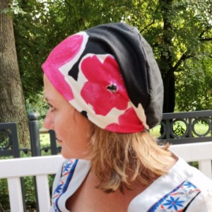 Czapka dzianinowa w kwiaty