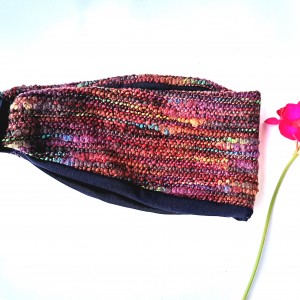 Opaska szeroka ciepła z tyłu ma gumke