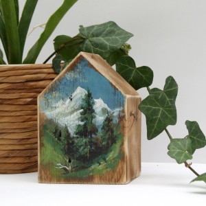 Domek z malowanym pejzażem - W dolinie