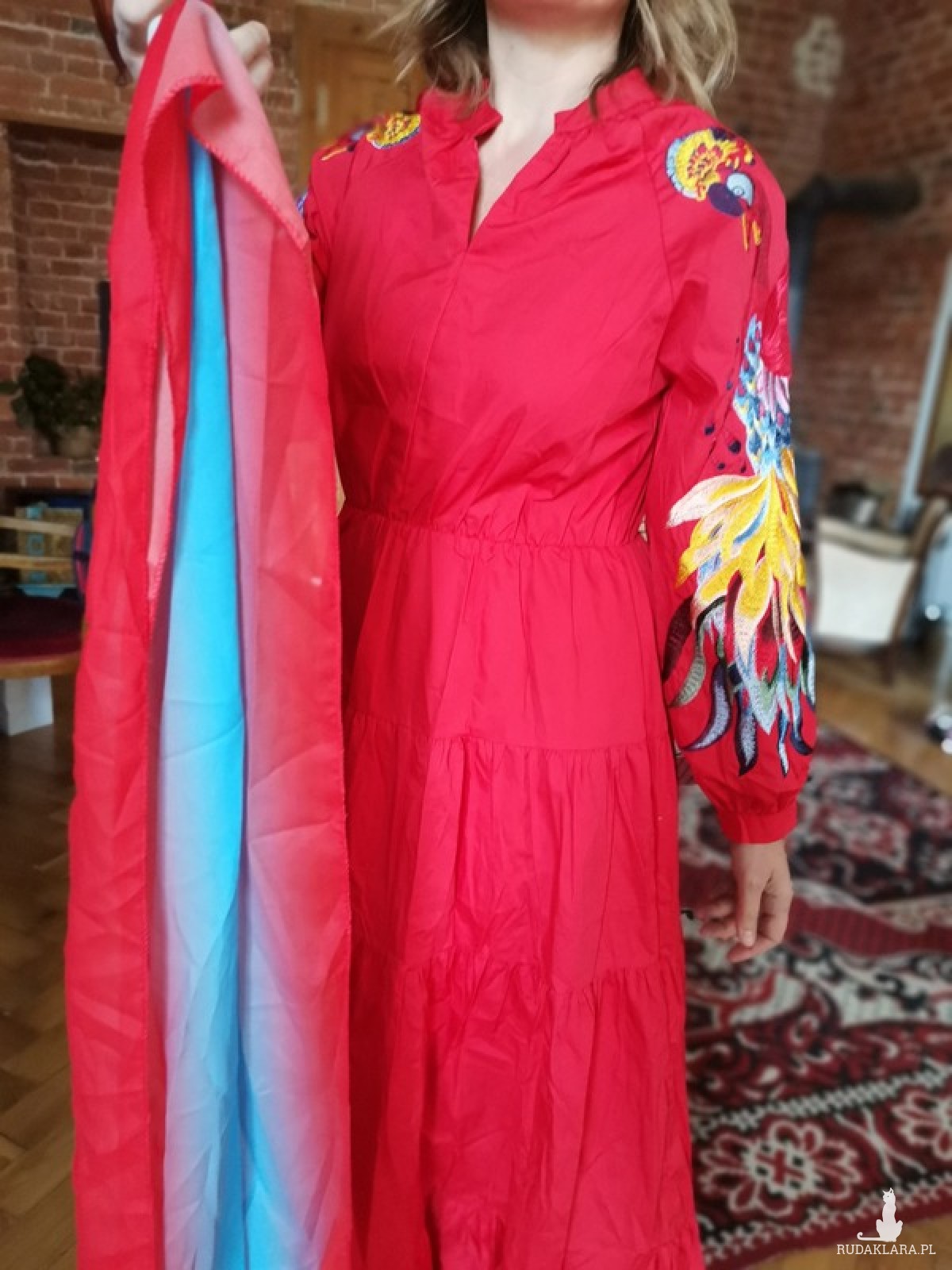 czerwona  haftowana sukienka rozmiar M