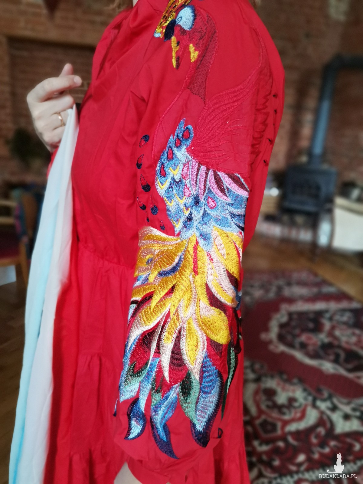 czerwona  haftowana sukienka rozmiar M