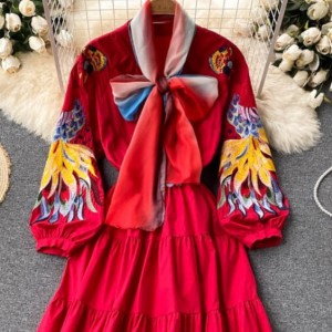 czerwona  haftowana sukienka rozmiar M