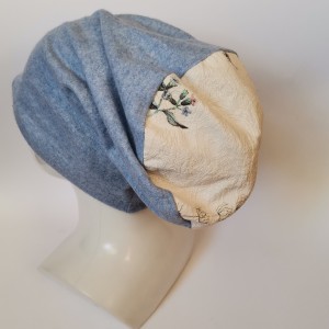 Czapka damska z błękitem