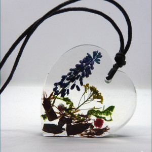 Wisiorek z żywicy - Las w żywicy - serce