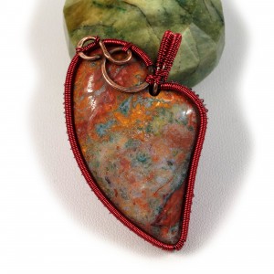 Agat, Miedziany wisior z agatem szaro czerwonym, ręcznie wykonany, prezent dla niej, prezent dla mamy prezent urodzinowy biżuteria autorska