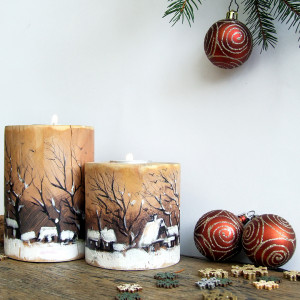Dwa okragłe świeczniki z zimowym pejzażem, brązowe