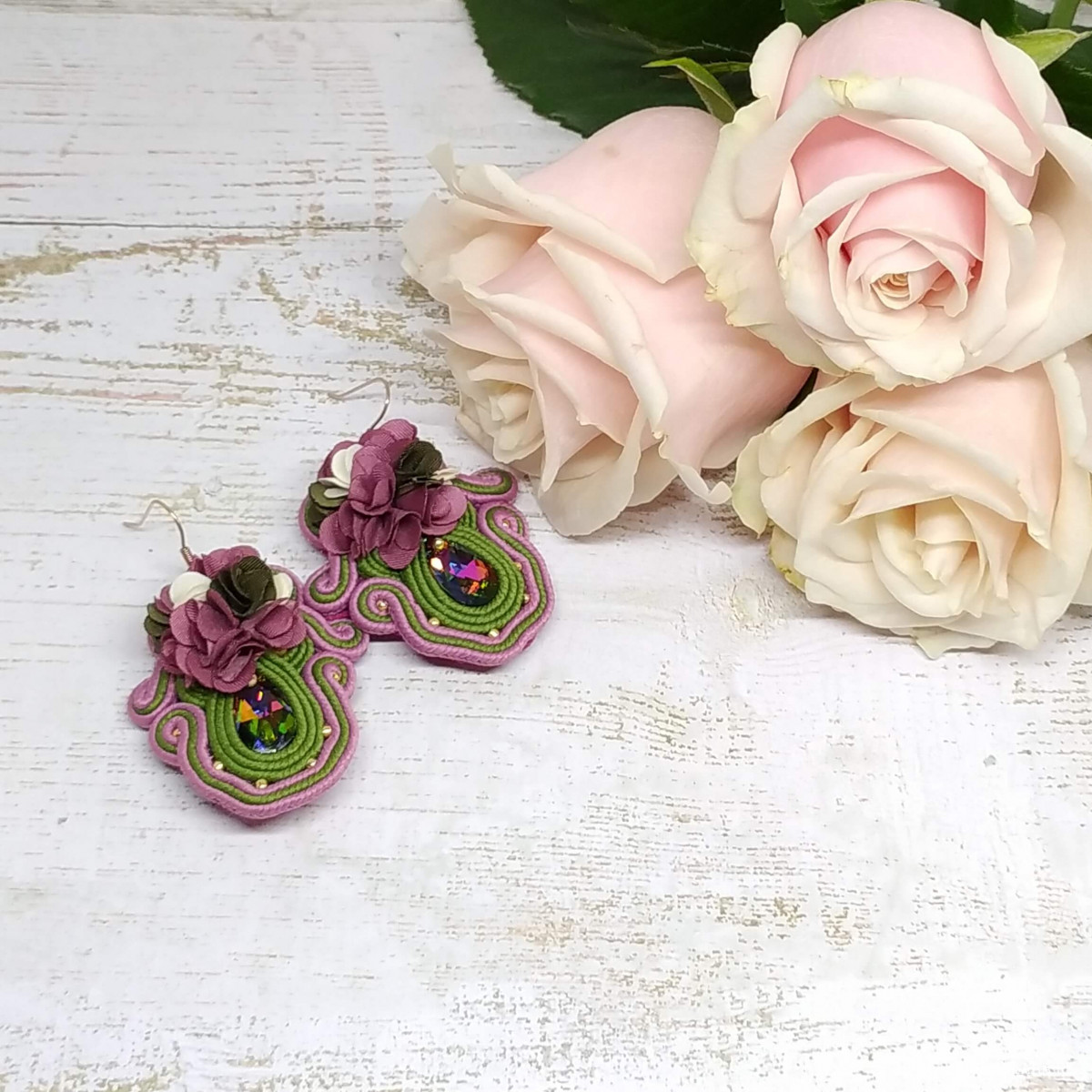 Kolczyki łezki z kwiatami różowo zielone